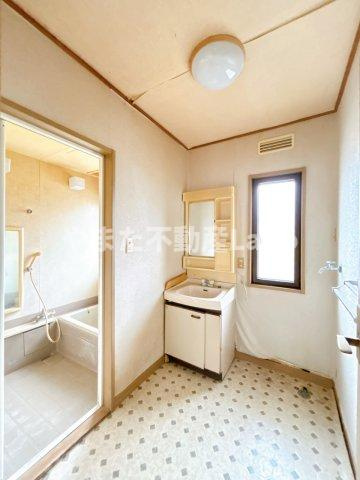 倉吉市虹ヶ丘町中古戸建の洗面所