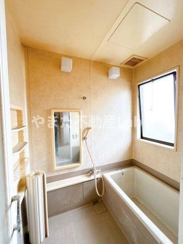 倉吉市虹ヶ丘町中古戸建の浴室