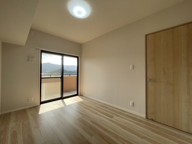 アプローズ長崎南ベイサイドヒルズ弐番館の洋室