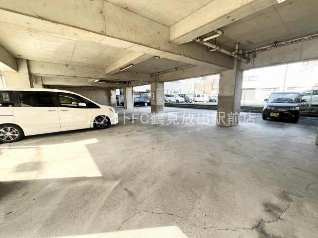 大阪市城東区放出西３丁目の賃貸マンションの駐車場