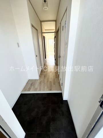 大阪市城東区放出西３丁目の賃貸マンションの玄関