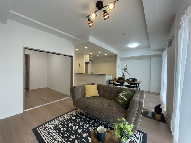 サーパス滑石の居間・リビング