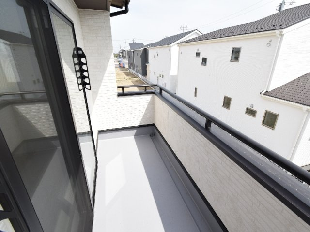 新築　甘楽町金井　全4区画　2号棟　のバルコニー|　日当たりの良いバルコニーはお洗濯物もよく乾きそうです◎