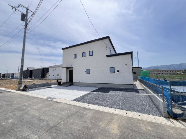 新築　甘楽町金井　全4区画　2号棟　の前面道路含む現地写真|北側接道幅員約6.0ｍ