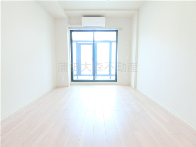 ルネサンスコート蒲田リバーテラス＠仲介手数料無料の居間・リビング|ナチュラルカラーの明るい色味の洋室8帖