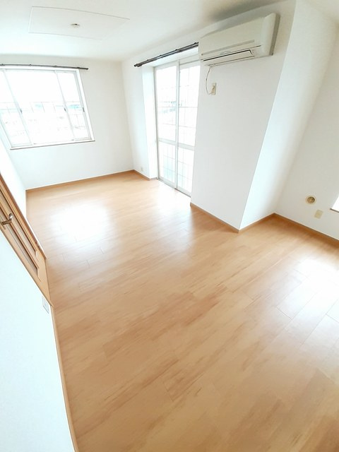 モルティ・メゾン　Ⅱの居間・リビング|居室・リビング