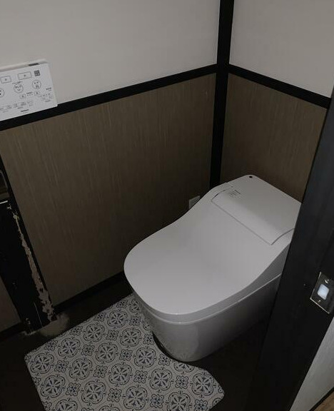 京都市中京区下松屋町の一戸建てのトイレ