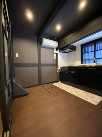 京都市中京区下松屋町の一戸建てのキッチン