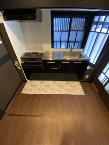 京都市中京区下松屋町の一戸建てのキッチン