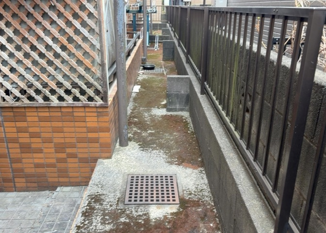 【中庭】 | ダイホープラザ相模原ＩＩＩ | 中庭（パティオ）とは、一つの建築物の内部に設けられた、壁などで囲われている庭のことを指します。コの字型、ロの字型が主流ですが、L字型の中庭もあります。最近では、インテリア性の高さからも人気があります。