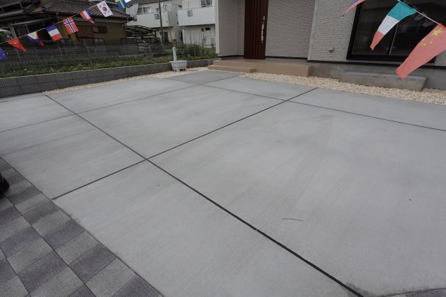 川越市上戸新町　可変型3LDK+カースペース3台付き　新築戸建の駐車場