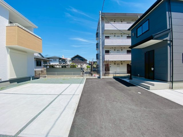 リーブルガーデン／東区尾ノ上１丁目／３号棟の前面道路含む現地写真