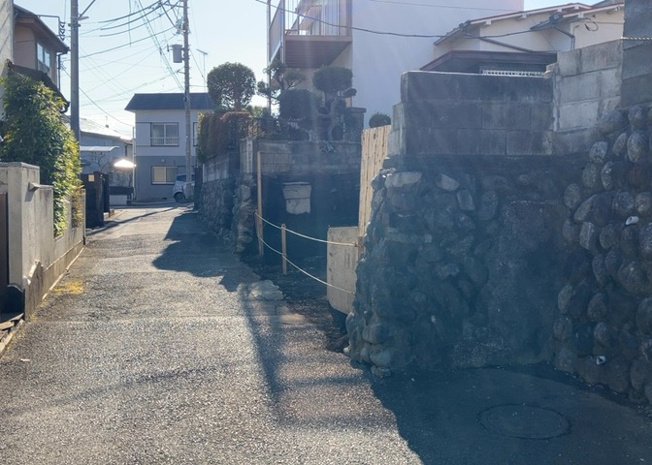 【外観】 | 家を建てる前提で土地を探している場合、地盤の丈夫さは譲れない条件の一つです。地盤が脆弱だと追加工事が必要となります。また、過去に地盤沈下や液状化現象を起こした土地は、できるだけ避けた方がいいでしょう。