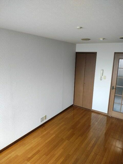 同アパートの別部屋です