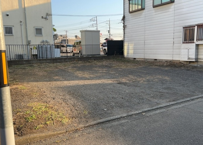 【外観】 | 土地購入を検討されている場合、境界杭がない状態で購入してしまうと境界確定測量をする必要があり、費用がかかります。購入の前に、売主、隣土地所有者立ち合いのもと境界を確定し境界杭を設置するのがベストです。