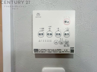暖房機能があるため、冬場でも温かい浴室で入浴でき、乾燥機能があるため、水気を素早く取り除けます。また、換気機能があるため、湿気を素早く排出してカビや雑菌の発生を防ぐことができます。
