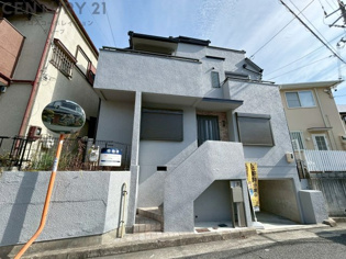 木造・RC造地下１階付３階建て