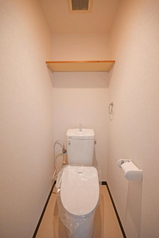 グランドシティダイアパレス吹田パークコート5番館 のトイレ|ウォシュレットトイレです。
リフォームの際に新調しています。