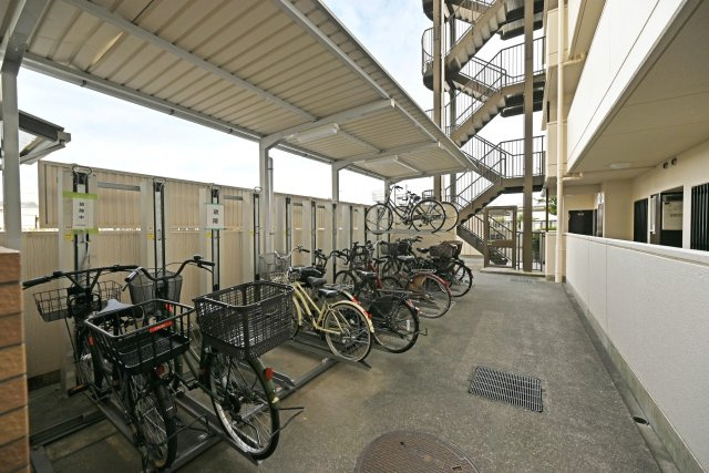 グランドシティダイアパレス吹田パークコート5番館 の駐輪場