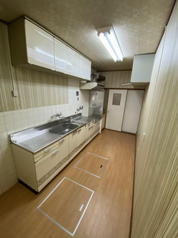 京都市下京区西七条南東野町の一戸建てのキッチン