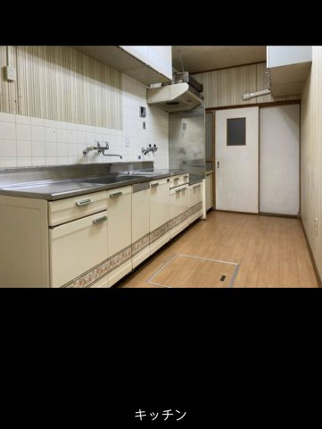 京都市下京区西七条南東野町の一戸建てのキッチン