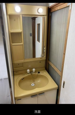 京都市下京区西七条南東野町の一戸建ての洗面所