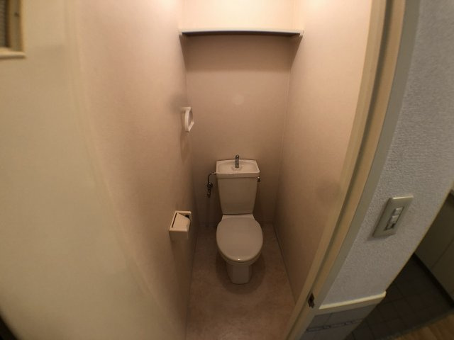 シンプルで使いやすいトイレです♪