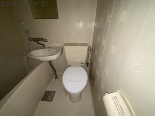 浴室内にトイレがあります！