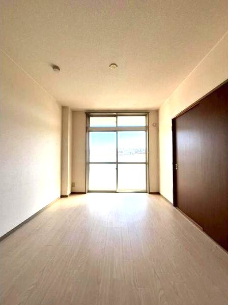 ロイヤルプレジオⅠの居間・リビング