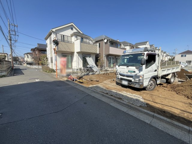 東村山市青葉町3丁目・全2棟　新築一戸建　2号棟の前面道路含む現地写真|2026年3月9日撮影