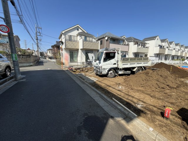 東村山市青葉町3丁目・全2棟　新築一戸建　2号棟の前面道路含む現地写真|2026年3月9日撮影