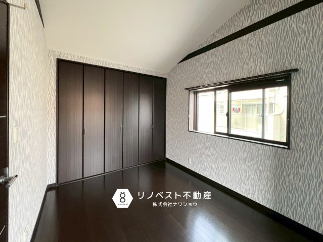 東大阪市池島町2丁目の洋室|大容量のクローゼット付いた洋室。家具のレイアウトをお楽しみください♪