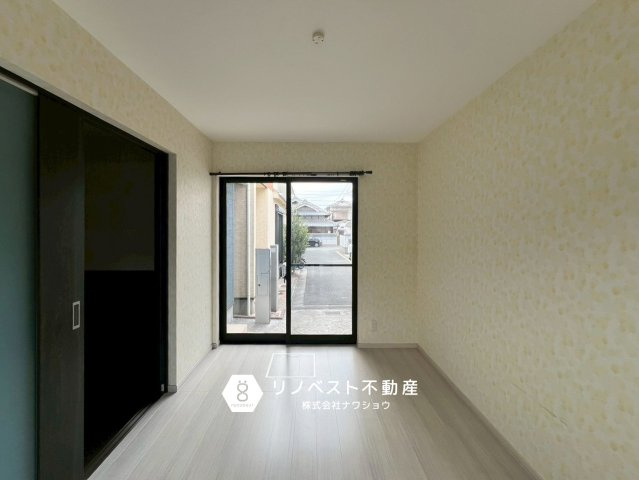 東大阪市池島町2丁目の洋室|リビングに隣接する洋室。※解体して駐車スペースにもできます♪