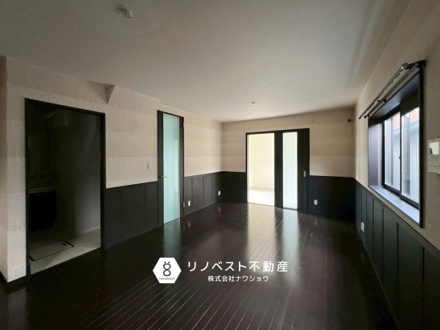 東大阪市池島町2丁目の居間・リビング|水回り設備が集結しており家事導線良好です♪