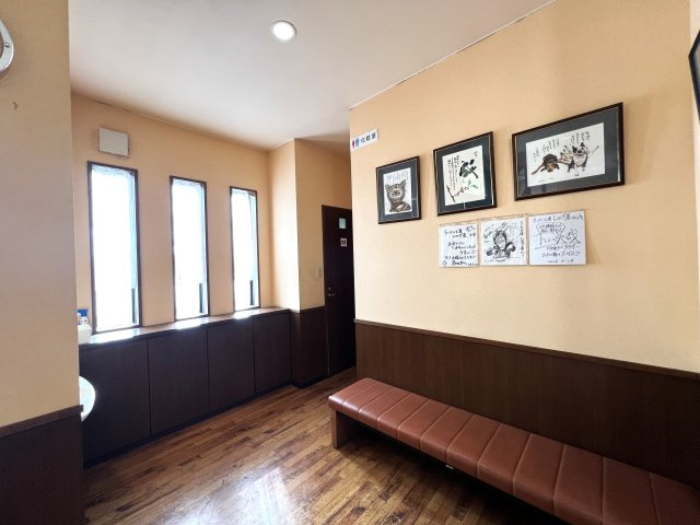 米子市淀江町小波テナントの内装|待合席