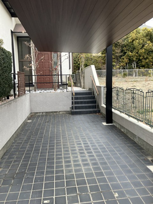 【駐車場】 | 王禅寺東住宅 | いつでも目の届く敷地内にカーポートがあります♪屋根があるので雨の時の乗り降りもらくらく♪