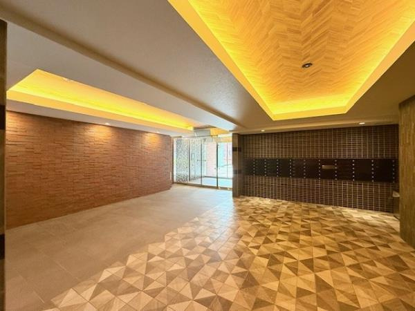 Ｓｏｌａｓｔ　Ｓｑｕａｒｅ綾瀬のエントランス