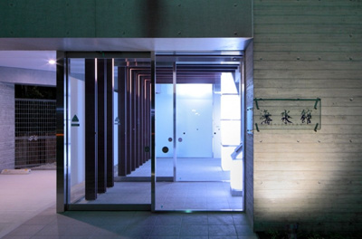【エントランス】 | 海水館 | 建物の内部です