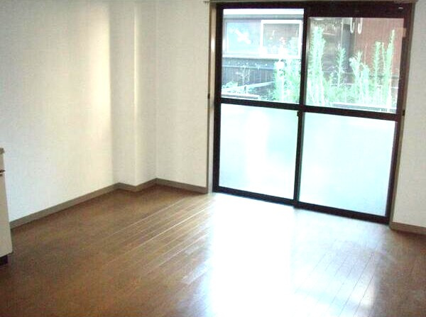 ロイヤルプレジオⅡの居間・リビング