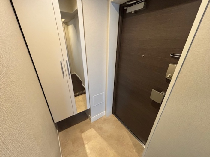 INOYA BLDG REGIDENCEの玄関