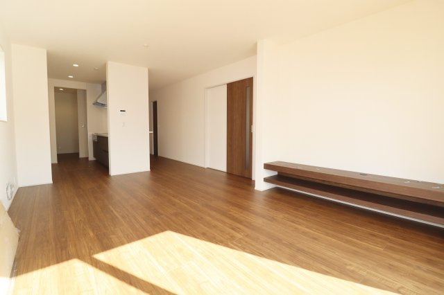 郡山市町東2丁目　　　１号棟　　　富田小学校、富田中学区　の居間・リビング