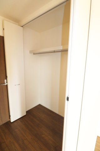 郡山市町東2丁目　　　１号棟　　　富田小学校、富田中学区　の洋室