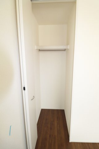 郡山市町東2丁目　　　１号棟　　　富田小学校、富田中学区　の洋室