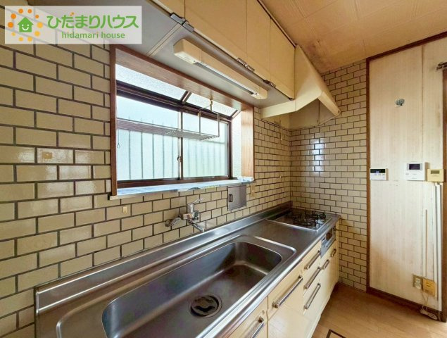常陸太田市真弓町　中古戸建のキッチン|備え付け収納で、スッキリお片付け！