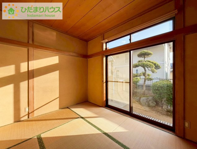 常陸太田市真弓町　中古戸建の和室|陽当たり良好、光がやわらくて気持ちいですね