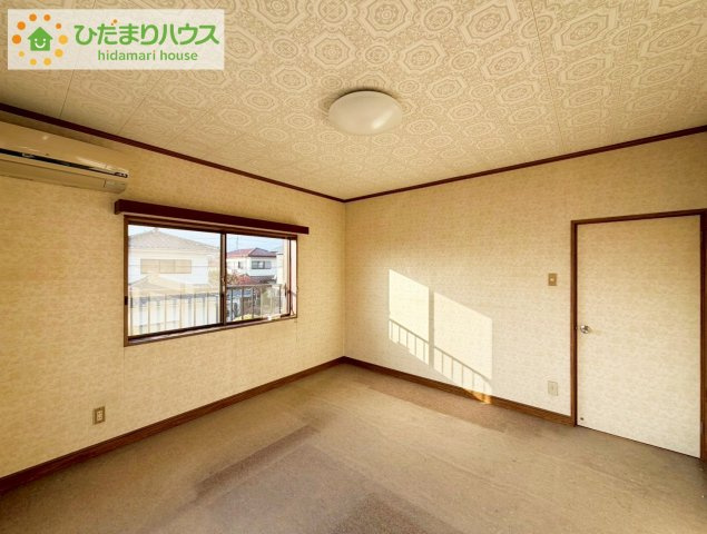 常陸太田市真弓町　中古戸建の寝室|天井の高い主寝室。ゆっくりと過ごせる大人のくつろぎ空間！