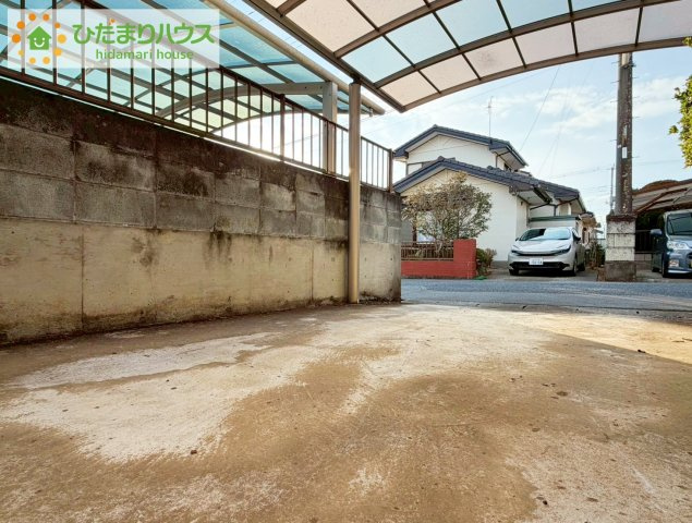 常陸太田市真弓町　中古戸建の駐車場|マイホームなら駐車場代がかかりません。しかも、自宅の駐車場で洗車ができます！今までコイン洗車に行っていた手間も省けて、節約にもつながります(^^♪
