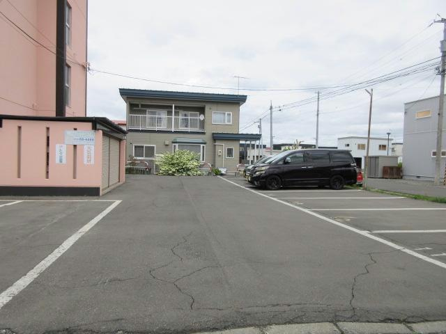 キャピタル5の駐車場
