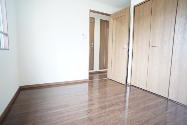 サニーイースト生駒の洋室