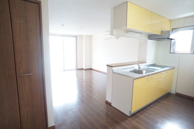 サニーイースト生駒の居間・リビング